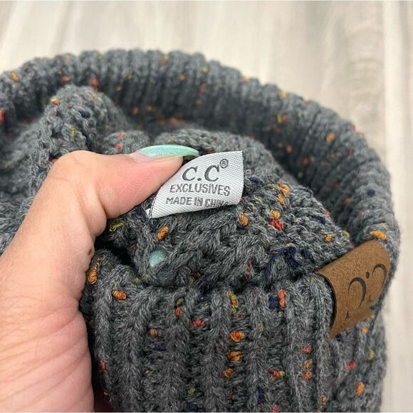C.C Hat Women’s OS Dark Melange Gray Speckled Knit Beanie Hat NWT - Picture 3 of 5
